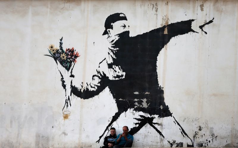 Banksy - Nghệ sĩ bí ẩn với những tác phẩm wheatpaste nổi bật 